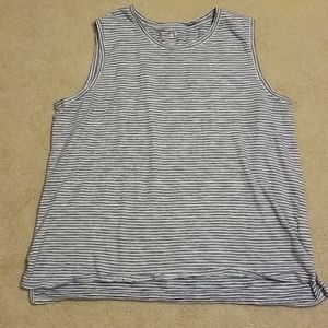 Gap sleeveless easy tee